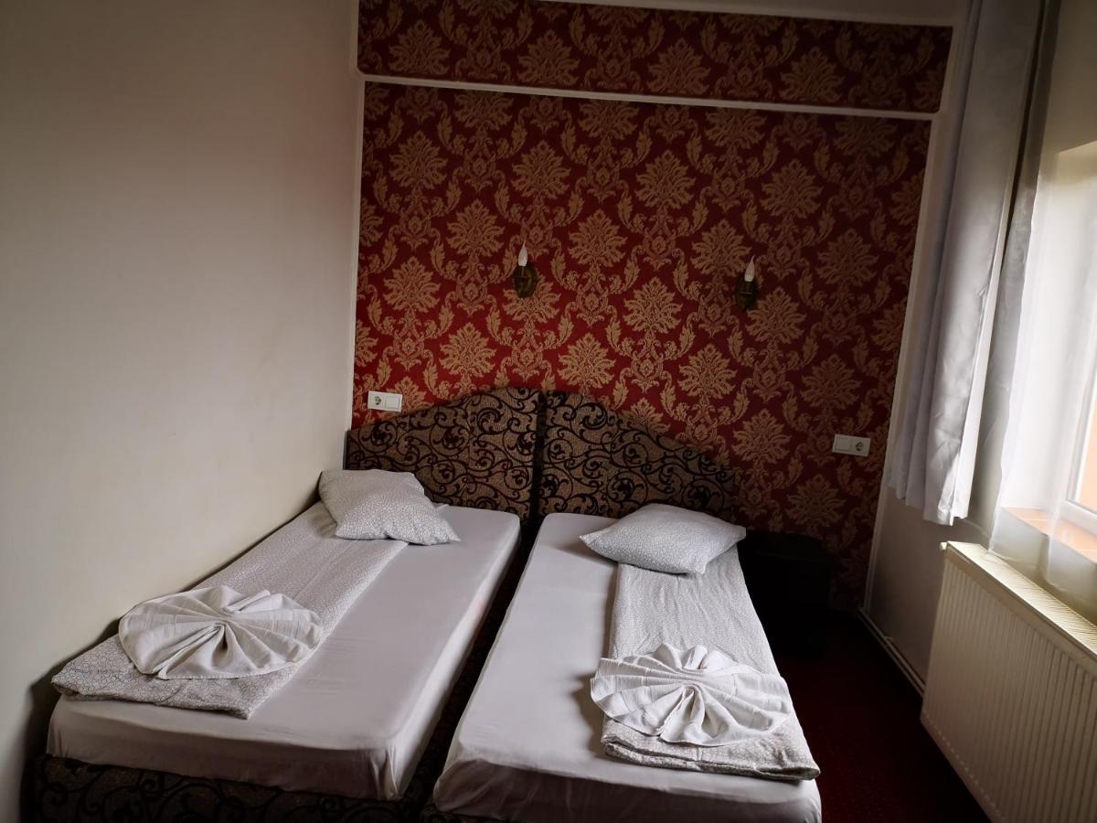 Golden Pension Тыргу-Жиу Экстерьер фото